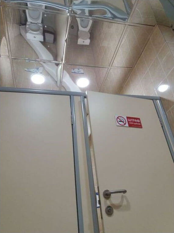 restroom01.jpg